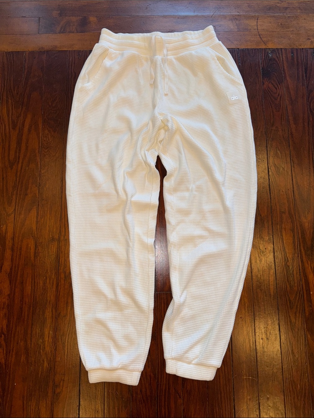 ALO Yoga Women’s Cream Waffle-Knit Jogger Pants